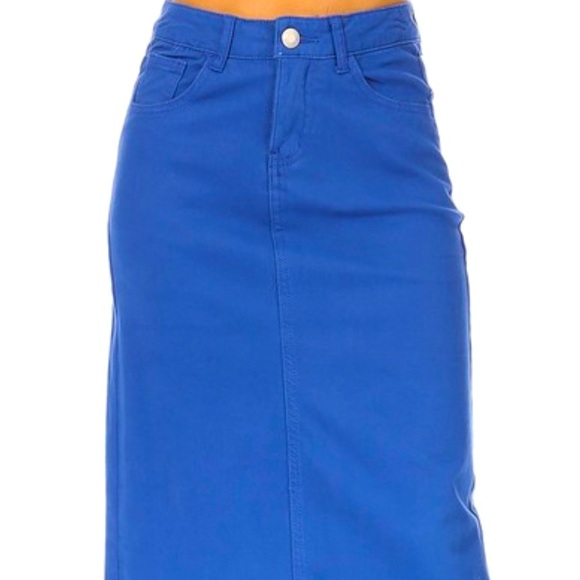 Modest Denim Maxi Skirt With Pockets - Picture 2 of 5